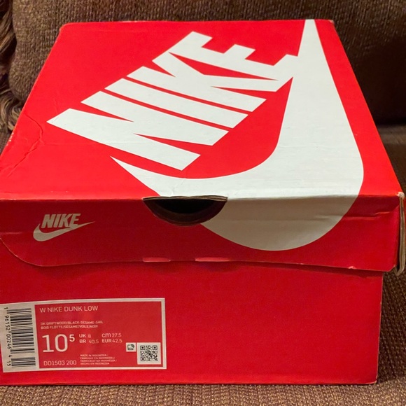 100% Auth Nike Dunk Lows - Picture 12 of 13